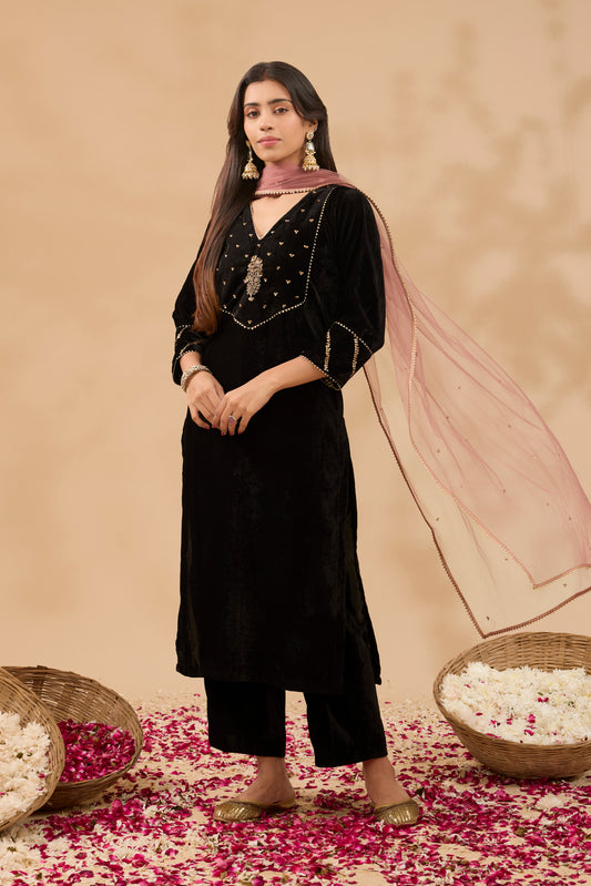 FARAH HAND EMBROIDERED BLACK & PINK VELVET KURTA SET (SET OF 3)